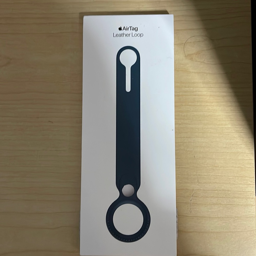Apple AirTag loop - Picture 1 of 2